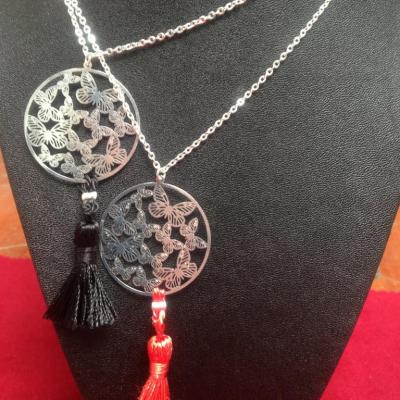 Sautoir Filigrane à papillons MM et pompon à 35€