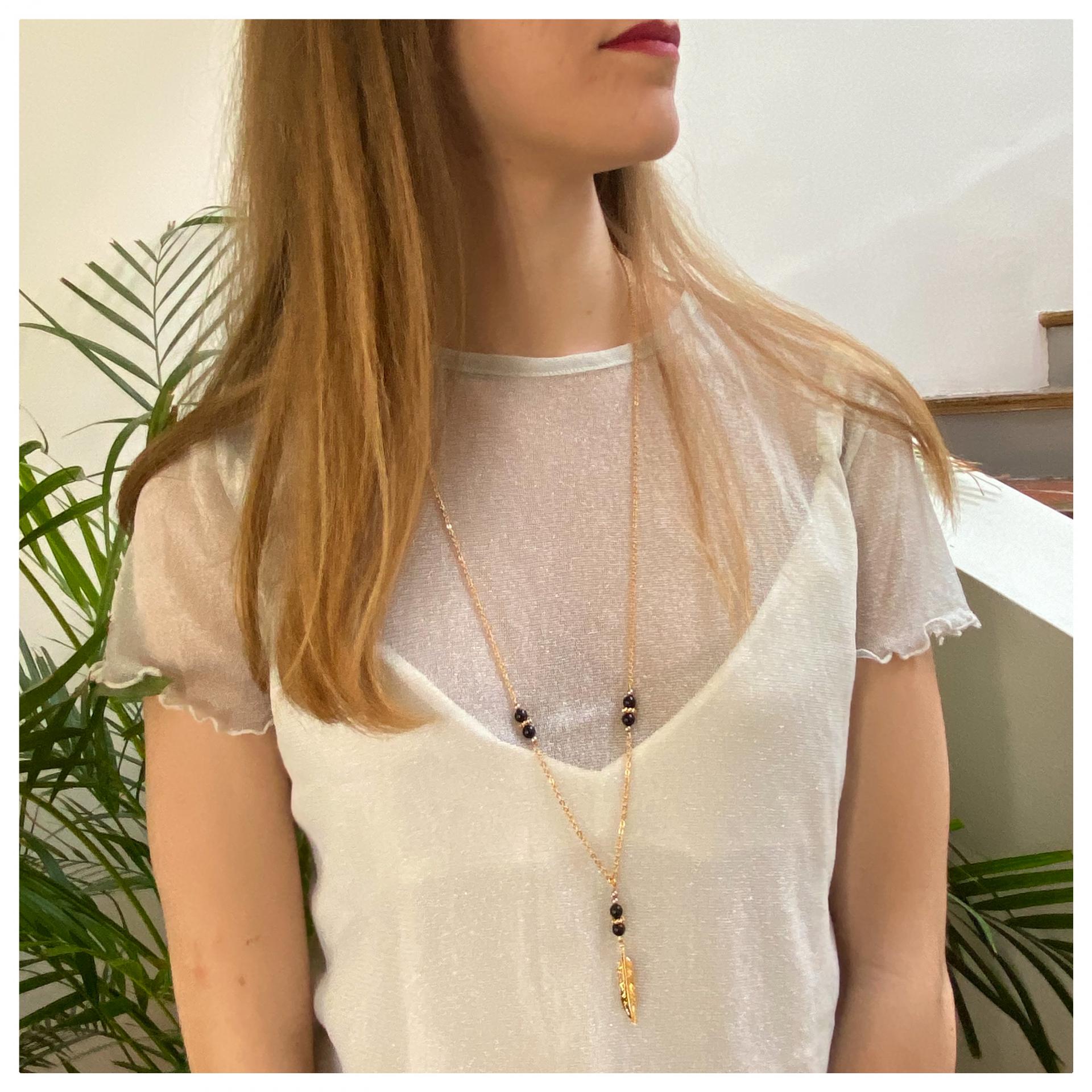 Sautoir plume et perles en cristal