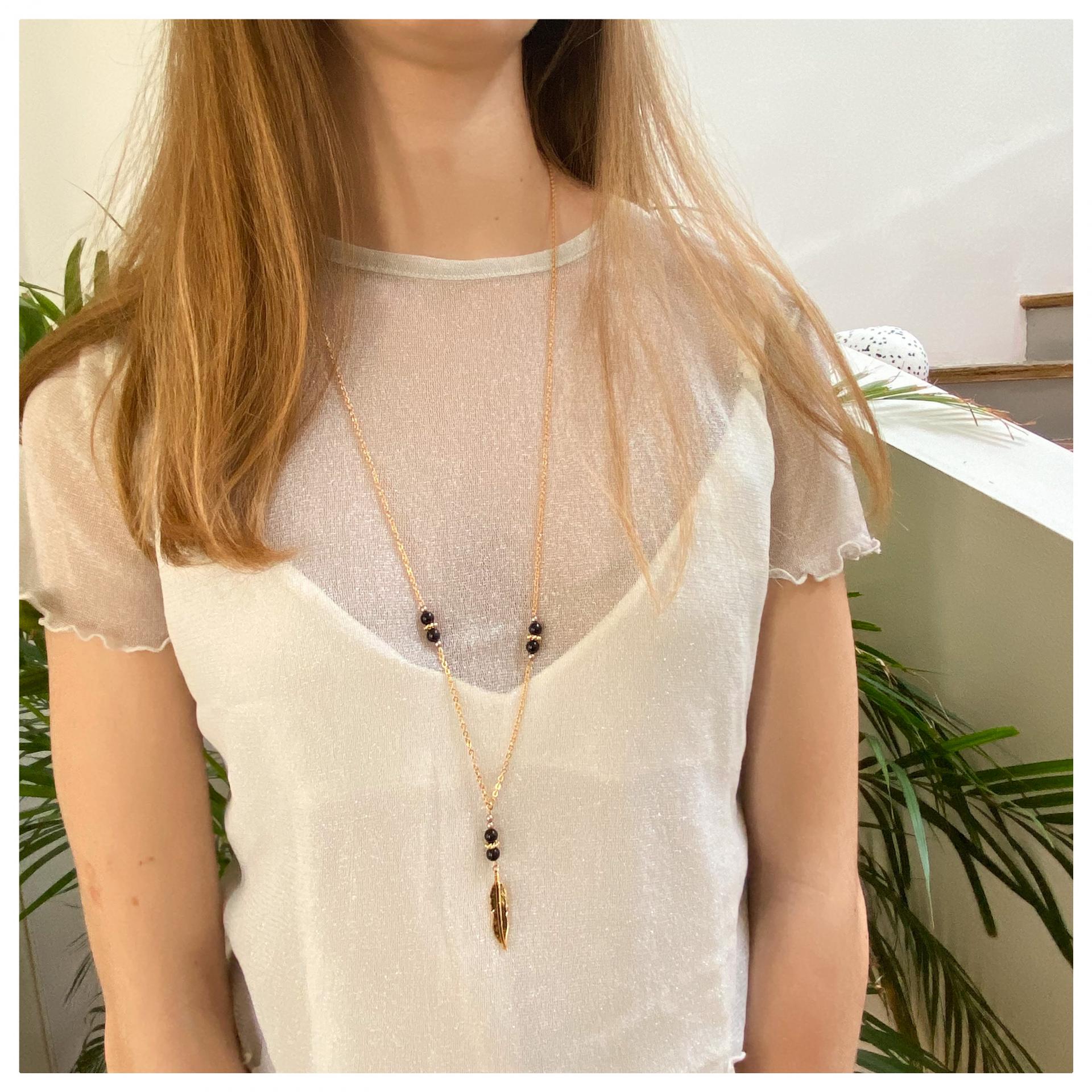Sautoir plume et perles en cristal