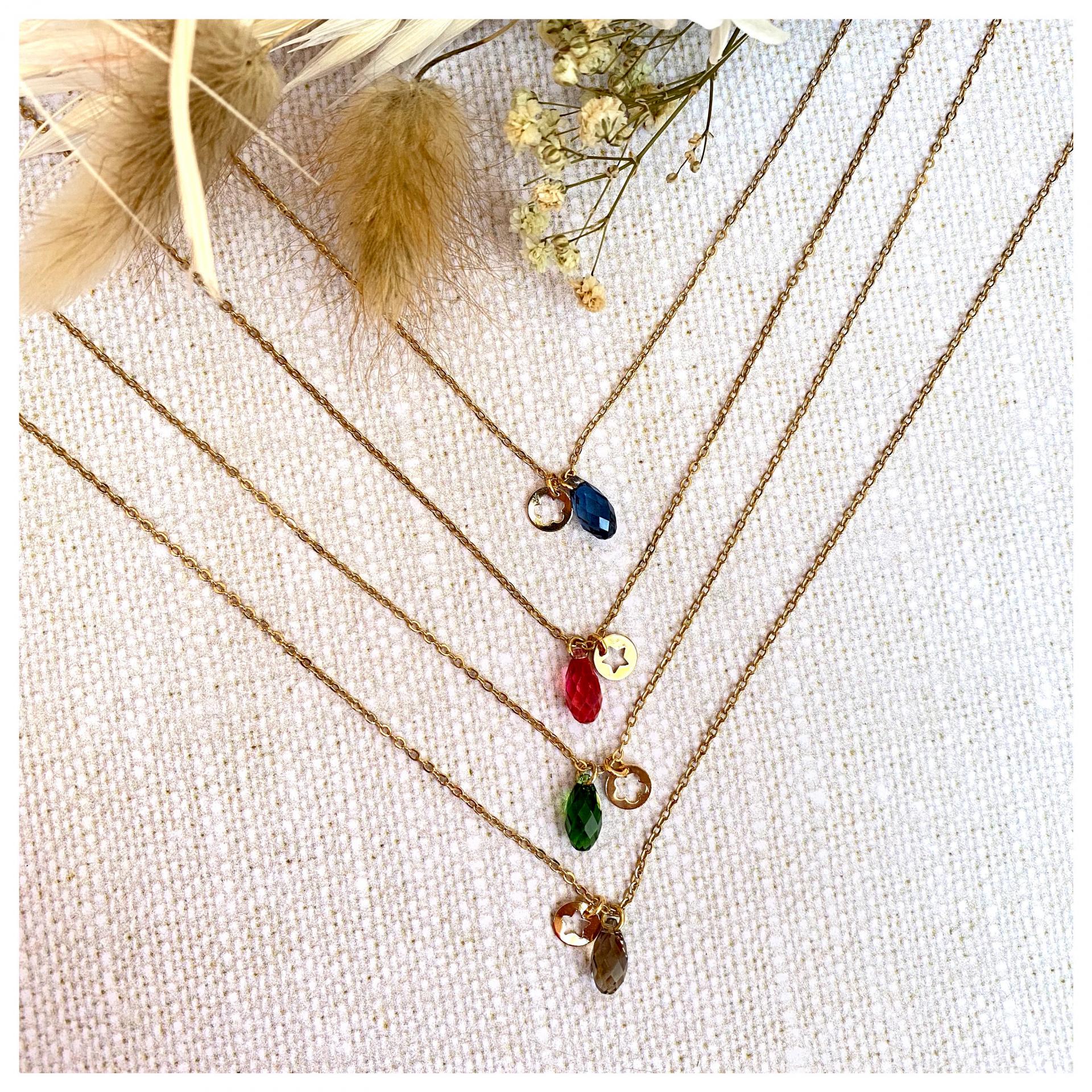 Collier avec pendentif goutte en cristal