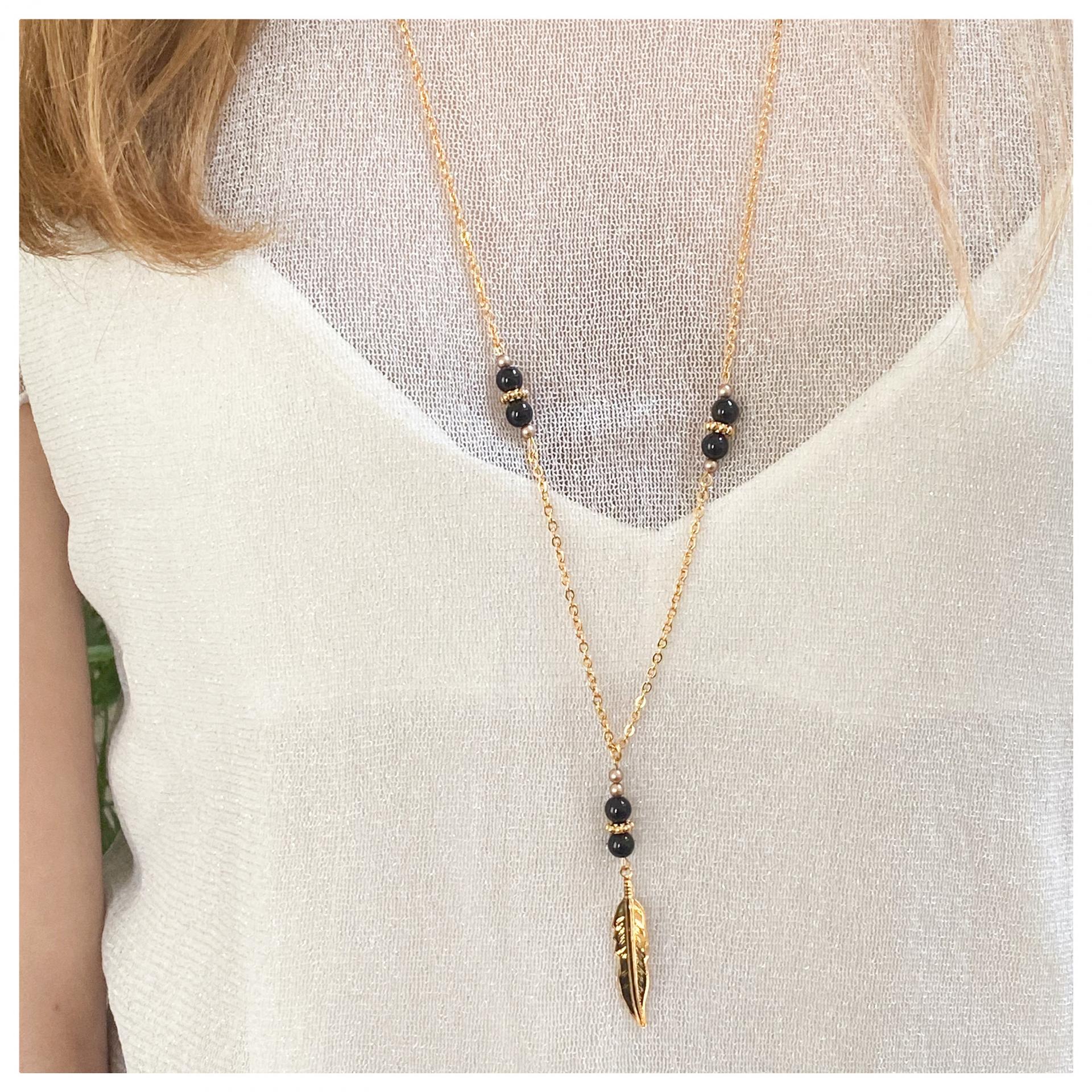 Sautoir plume et perles en cristal