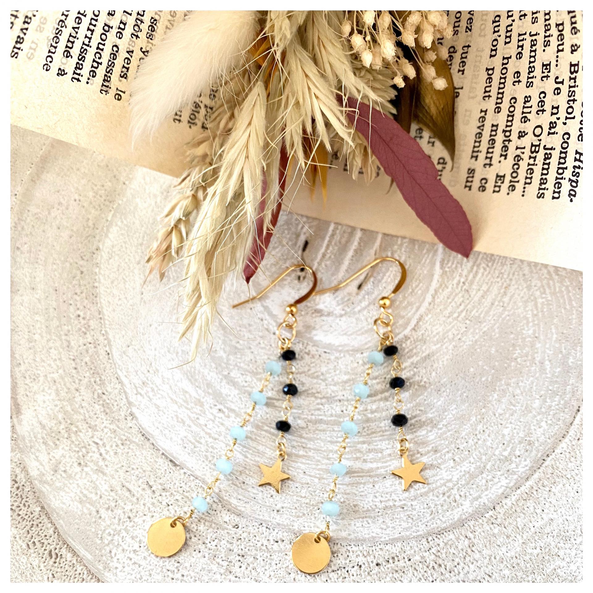 Boucles d'oreille chaîne perlée et mini pendentifs