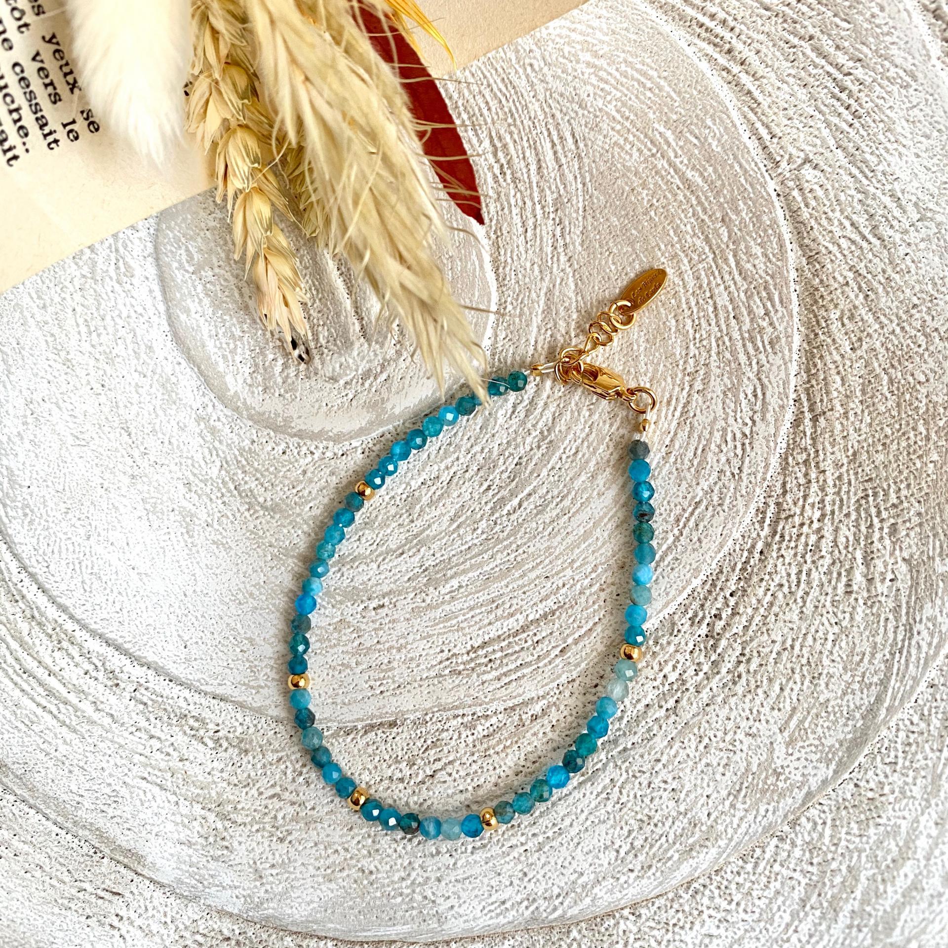 Bracelet avec petites perles naturelles