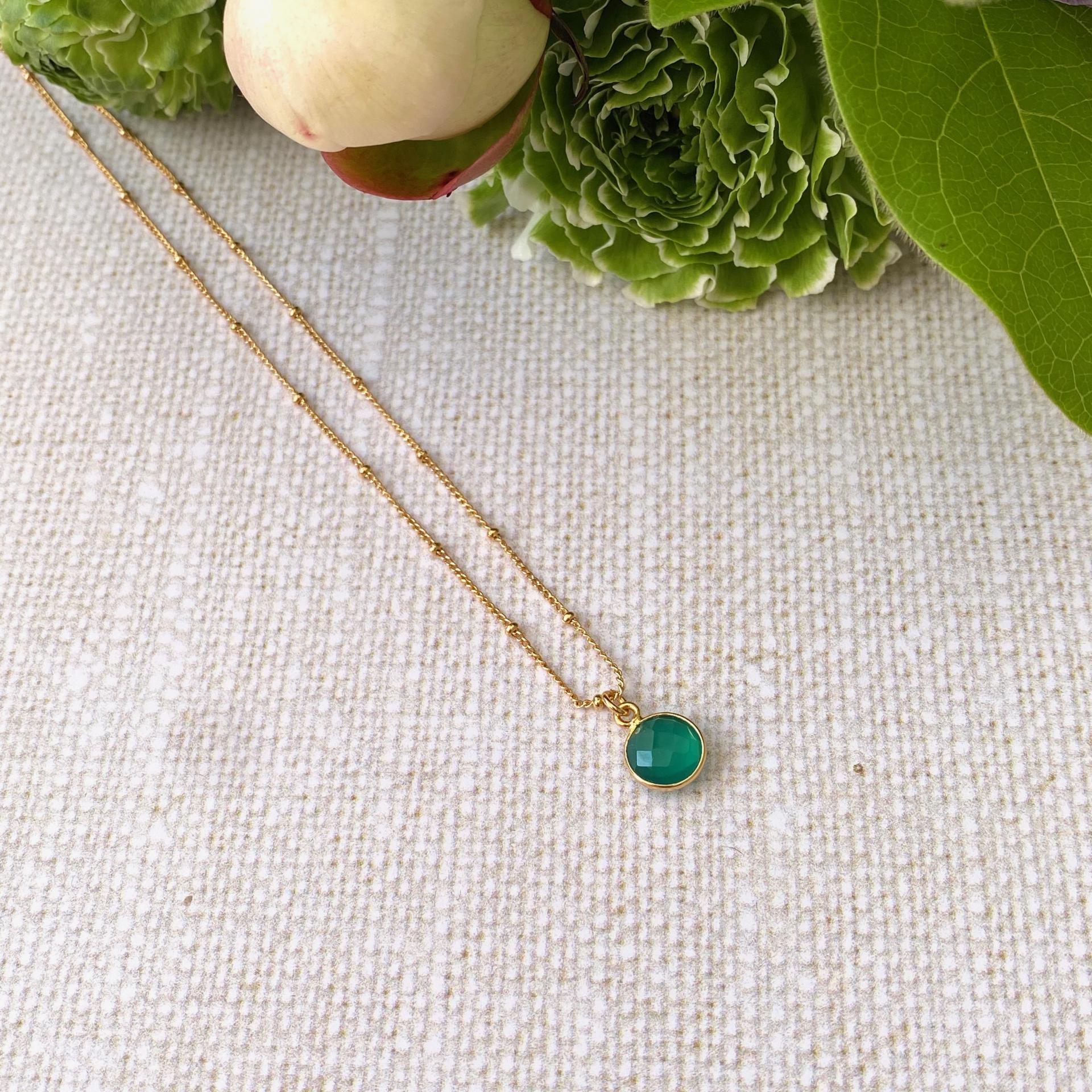 Collier ras-le-cou pendentif pierre naturelle sertie