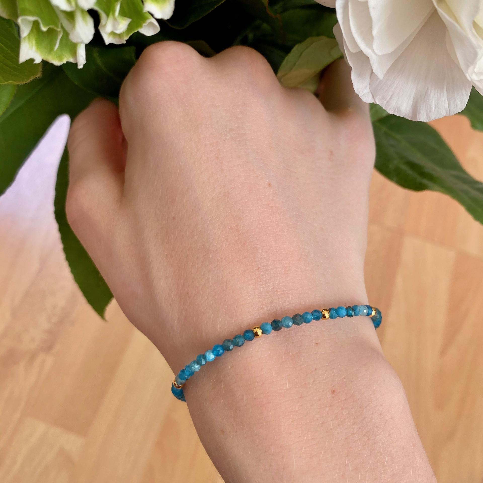 Bracelet avec petites perles naturelles