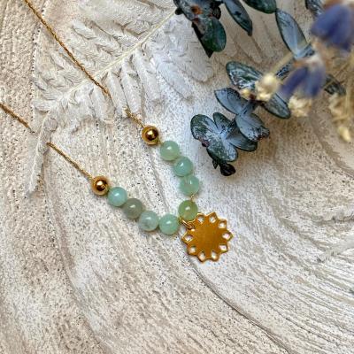 Collier perles naturelles et pendentif soleil plaqué or